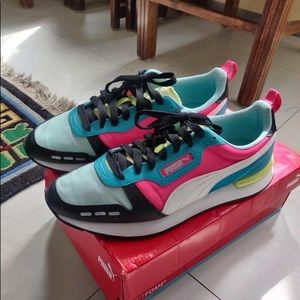PUMA COLORFUL SNEAKERS